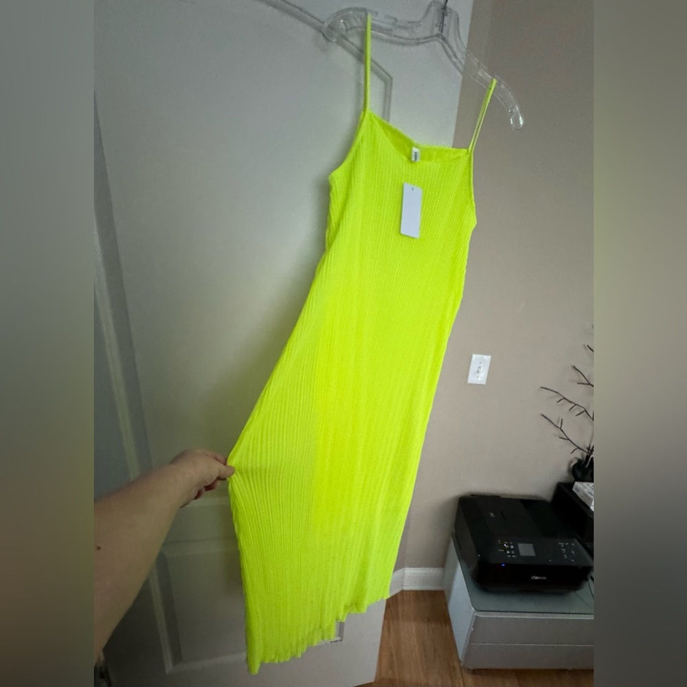 Brand new “Cool Cube”maxi dress for women.Size-XL(junior),color-neon/lime💚